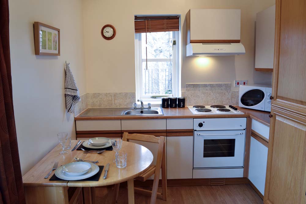 Rose Cottage kitchen and dining area